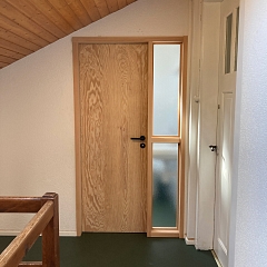 Türe aus Seekiefer und Lärche für Badezimmer